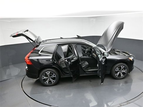 Used 2022 Volvo XC60 B5 Momentum w/ Climate Package image 45
