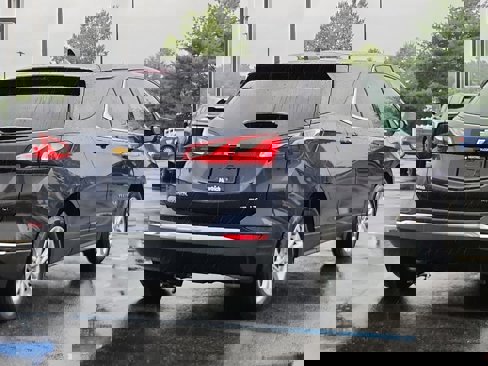Used 2018 Chevrolet Equinox LT image 3