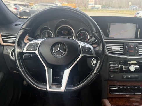 Used 2013 Mercedes-Benz E 350 4MATIC Sedan image 17