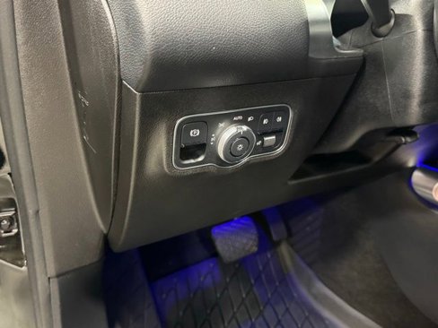 Used 2020 Mercedes-Benz GLB 250 4MATIC image 13