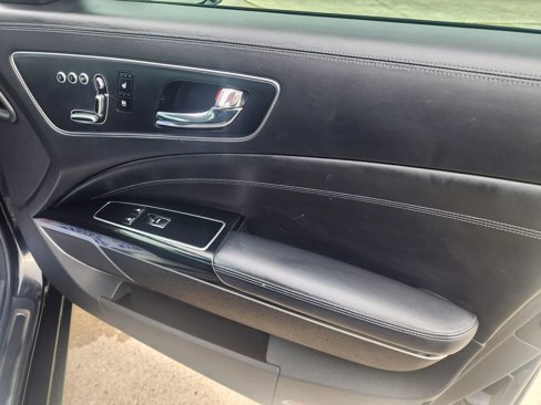 Used 2016 Kia K900 Luxury image 8