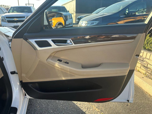 Used 2015 Hyundai Genesis 3.8 image 16