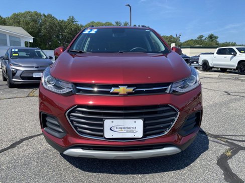 Used 2022 Chevrolet Trax LT w/ LT Convenience Package image 2