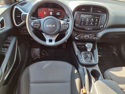 Used 2024 Kia Soul LX image 2