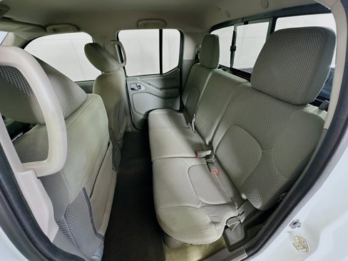 Used 2016 Nissan Frontier SV image 24