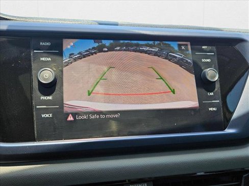 Used 2022 Volkswagen Taos SE w/ Panoramic Sunroof Package image 14