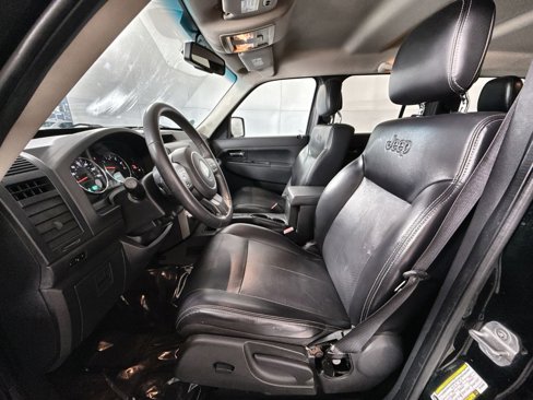 Used 2012 Jeep Liberty Sport image 13