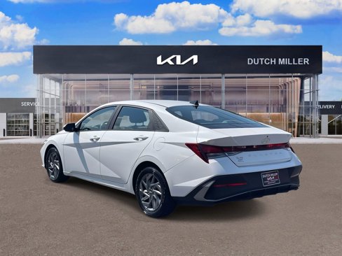 Used 2024 Hyundai Elantra SEL image 5