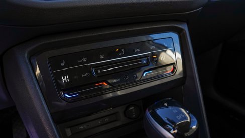 Used 2024 Volkswagen Tiguan SE image 19