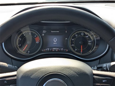 Used 2023 Jeep Cherokee Altitude Lux image 21