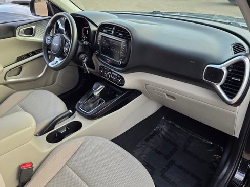 Used 2023 Kia Soul LX image 8