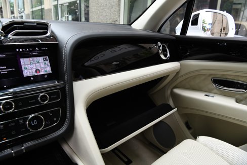 Used 2022 Bentley Bentayga image 20