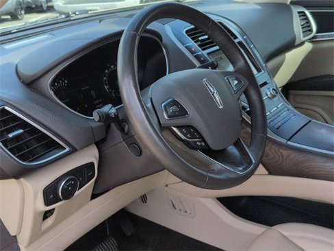 Used 2017 Lincoln MKX Reserve w/ Driver Assistance Package image 20