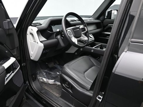 Used 2024 Land Rover Defender 110 S image 4