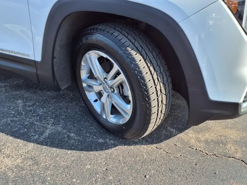 Used 2022 GMC Terrain SLE image 35