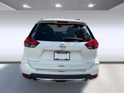 Used 2017 Nissan Rogue SV w/ SV Premium Package image 10