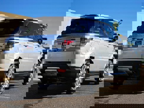 Used 2015 Land Rover Range Rover Sport HSE image 10