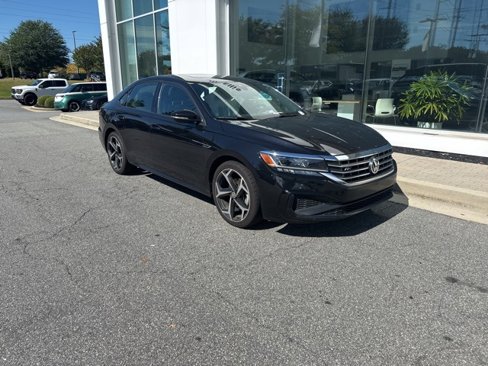 Used 2021 Volkswagen Passat 2.0T R-Line image 2