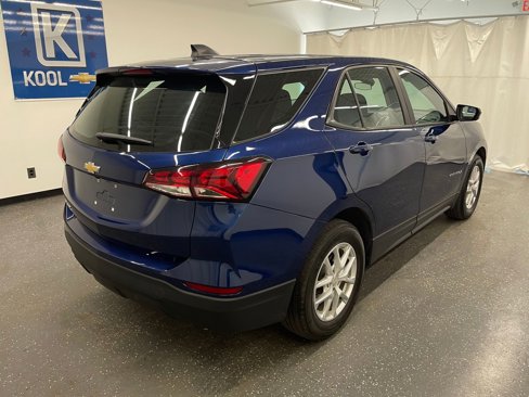 Used 2022 Chevrolet Equinox LS image 2
