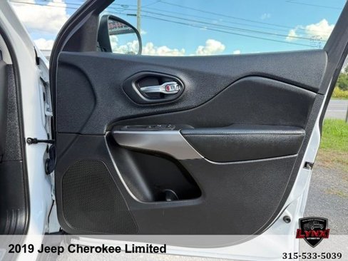 Used 2019 Jeep Cherokee Limited w/ Technology Group image 46