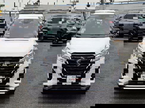New 2025 Nissan Kicks Play S image 2