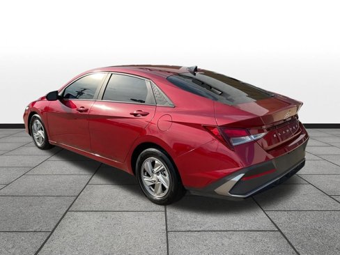 Used 2024 Hyundai Elantra SE image 3