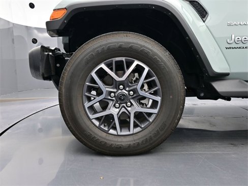 Used 2024 Jeep Wrangler Sahara w/ Technology Group image 4
