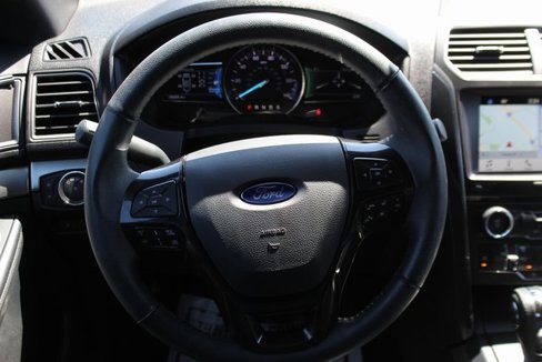 Used 2018 Ford Explorer XLT w/ Equipment Group 202A image 13