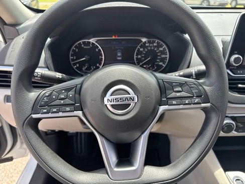 Used 2022 Nissan Altima 2.5 SV image 22