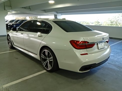Used 2017 BMW 750i image 9
