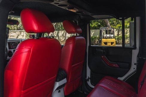 Used 2017 Jeep Wrangler Unlimited Sahara w/ Connectivity Group image 21