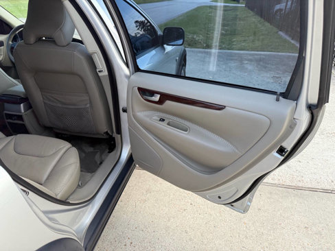 Used 2004 Volvo XC70 image 28