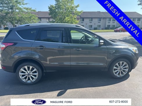 Used 2017 Ford Escape Titanium image 3