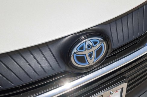 Used 2022 Toyota Venza LE image 10