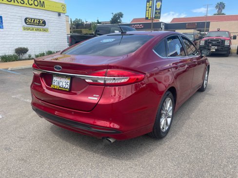 Used 2017 Ford Fusion SE w/ Fusion SE Technology Package image 3