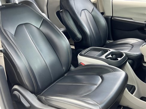 Used 2021 Chrysler Voyager Lxi image 17