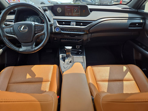 Used 2019 Lexus UX 250h image 11