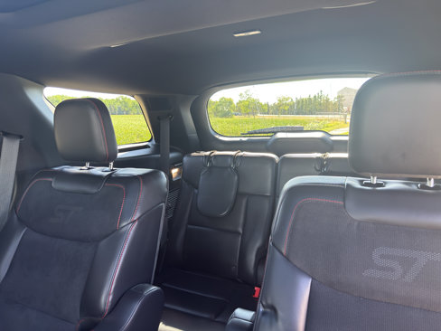 Used 2025 Ford Explorer ST image 12