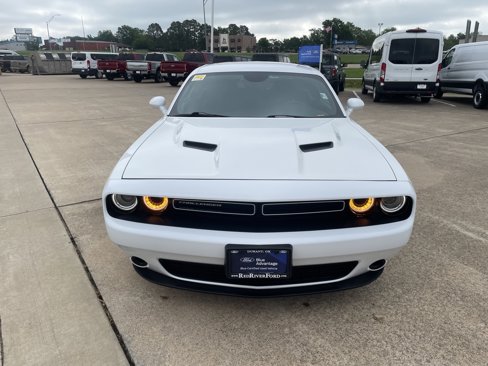 Used 2023 Dodge Challenger SXT image 2
