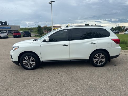 Used 2020 Nissan Pathfinder S image 2