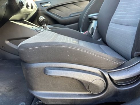 Used 2017 Kia Forte S image 11