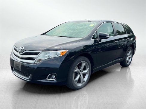 Used 2014 Toyota Venza XLE image 2