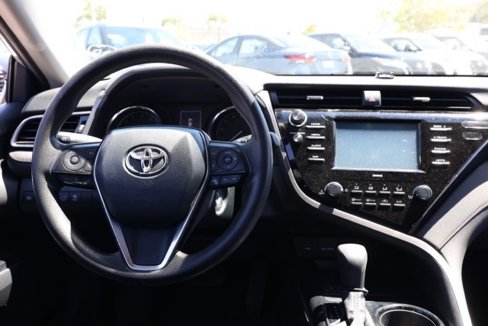 Used 2020 Toyota Camry LE image 21