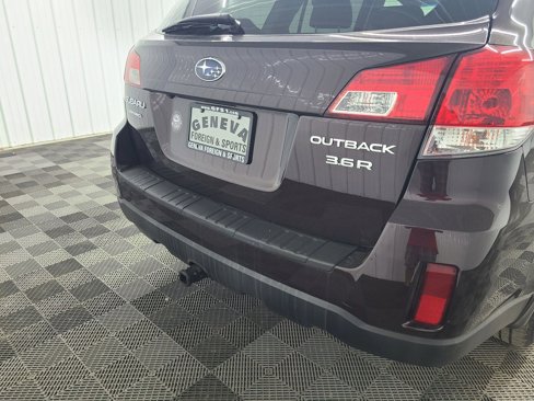 Used 2013 Subaru Outback 3.6R Limited w/ Special Appearance Pkg image 19