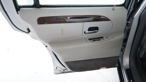 Used 1998 Lincoln Town Car Executive image 17