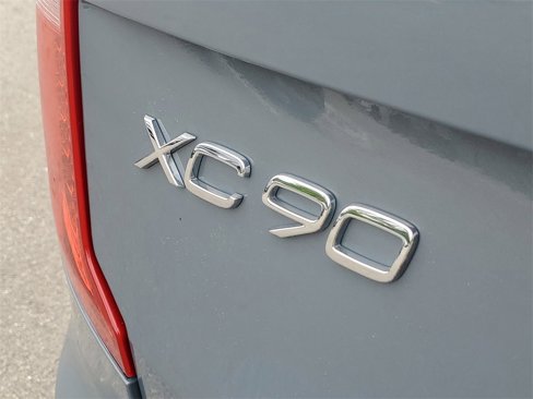 Used 2022 Volvo XC90 T6 Momentum image 7
