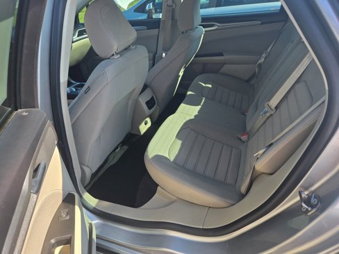 Used 2020 Ford Fusion SE image 7