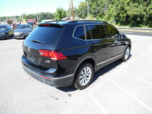 Used 2018 Volkswagen Tiguan SE w/ Panoramic Sunroof Package image 5