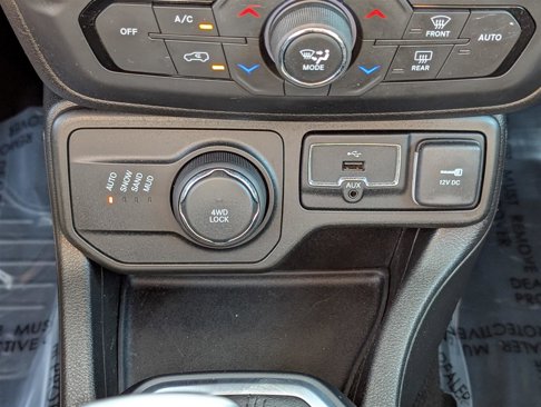 Used 2018 Jeep Renegade Latitude image 24