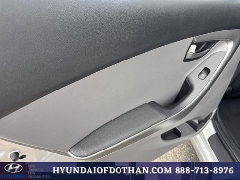 Used 2016 Hyundai Elantra SE image 11